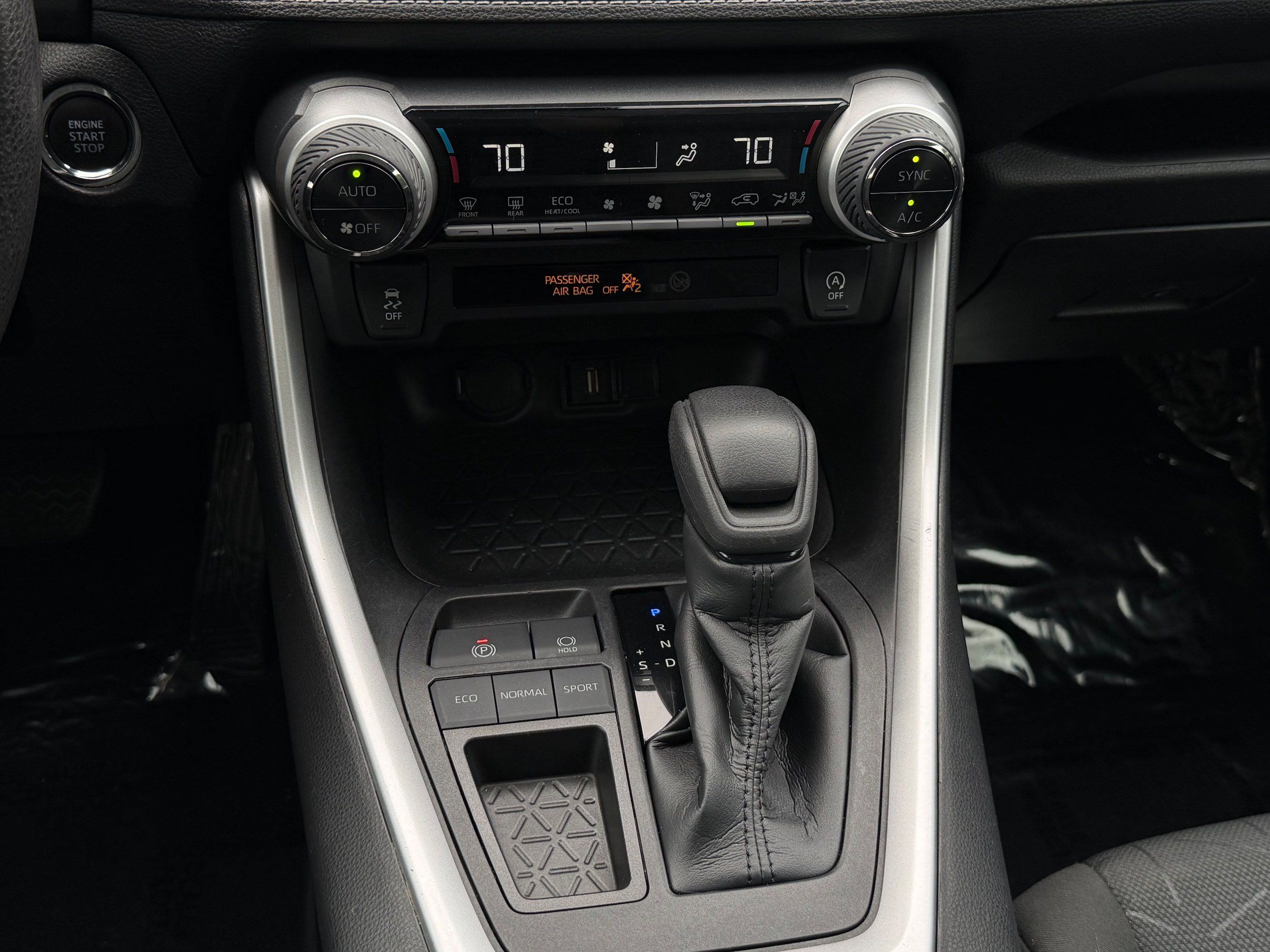 Used 2022 Toyota RAV4 XLE FWD image 16