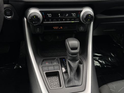 Used 2022 Toyota RAV4 XLE FWD image 16