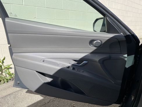 Used 2025 Hyundai Elantra SEL image 18