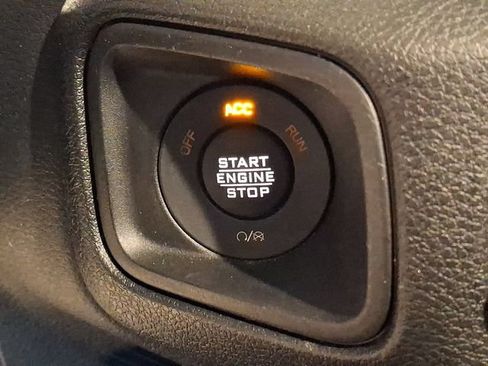 Used 2024 Jeep Wrangler Unlimited w/ Convenience Group AWD/4WD image 26