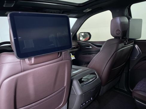 Certified 2024 Cadillac Escalade ESV Sport Platinum image 19