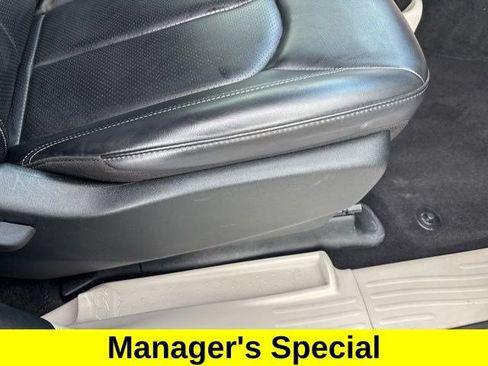 Used 2023 Chrysler Pacifica Touring-L FWD image 37