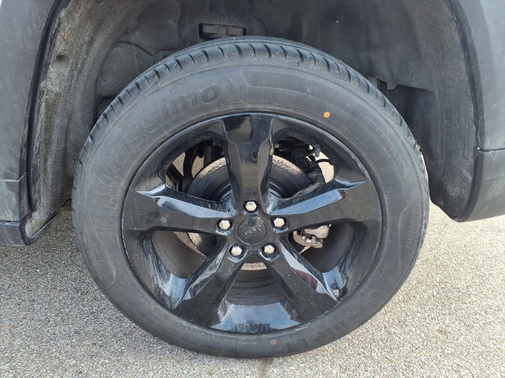 Used 2023 Jeep Grand Cherokee Altitude AWD/4WD image 6