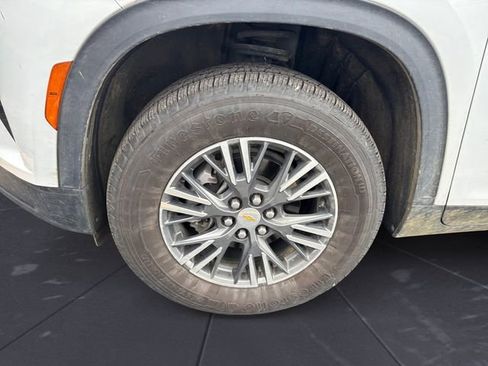 Used 2024 Chevrolet Traverse LS FWD image 14