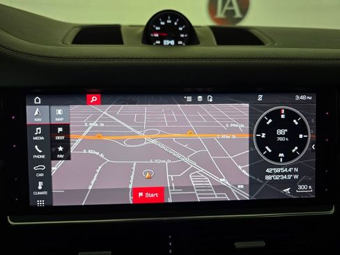 Used 2021 Porsche Cayenne GTS w/ Premium Package image 25