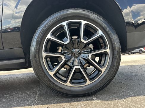Used 2023 Chevrolet Suburban RST RWD image 20