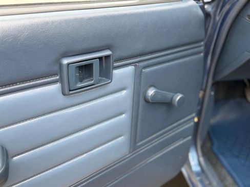 Used 1988 Toyota Pickup 4x4 Regular Cab image 5