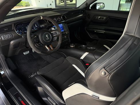 Used 2022 Ford Mustang Shelby GT500 w/ Carbon Fiber Track Pack image 22