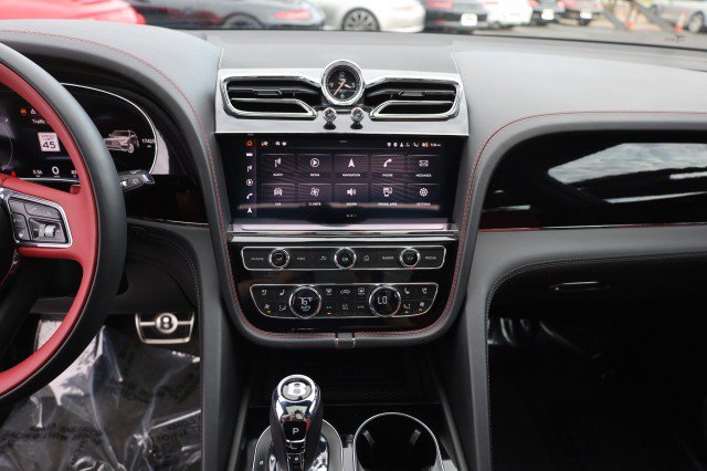 Used 2023 Bentley Bentayga AWD/4WD image 34