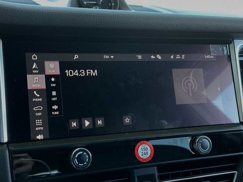 Certified 2024 Porsche Macan image 19