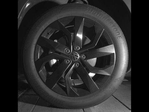 Certified 2023 Volkswagen Taos SE AWD/4WD image 11