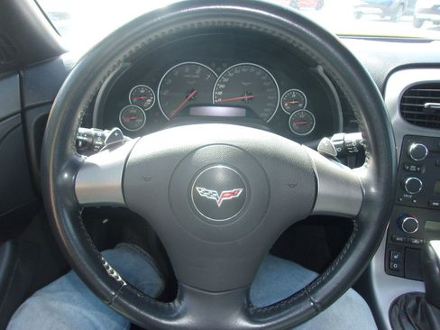 Used 2006 Chevrolet Corvette Coupe w/ Preferred Equipment Group RWD image 8