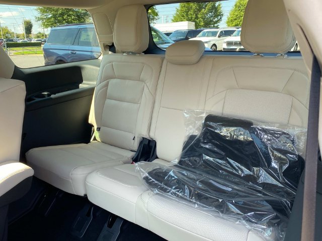 New 2027 Lincoln Navigator Reserve w/ Jet Appearance Package AWD/4WD image 8