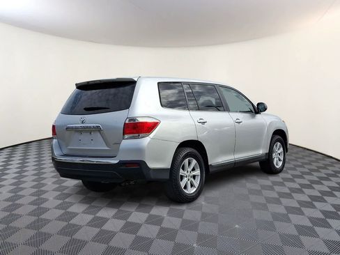 Used 2013 Toyota Highlander Plus w/ Cold Weather Pkg image 6