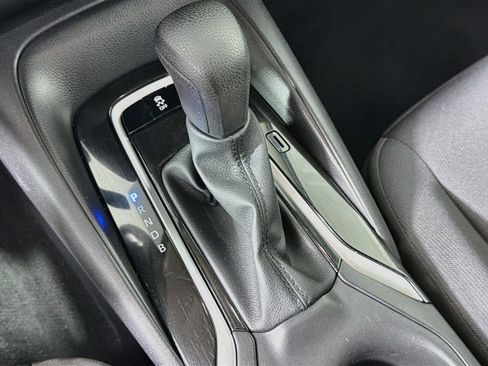 Used 2025 Toyota Corolla LE FWD image 24
