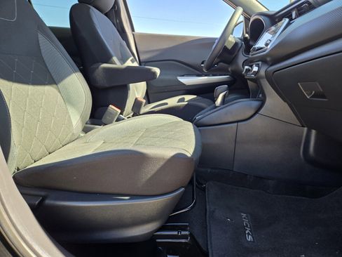 Used 2019 Nissan Kicks SV image 12