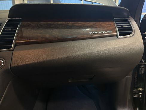 Used 2017 Ford Taurus Limited FWD image 23
