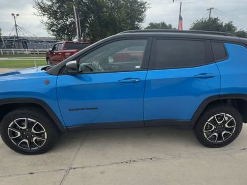 Used 2025 Jeep Compass Trailhawk AWD/4WD image 5