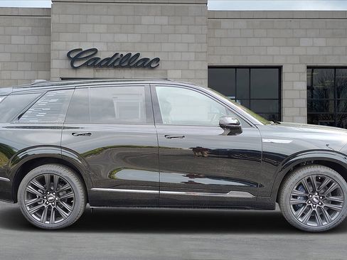 New 2026 Cadillac Vistiq Platinum w/ LPO, Floor Liner Package image 2