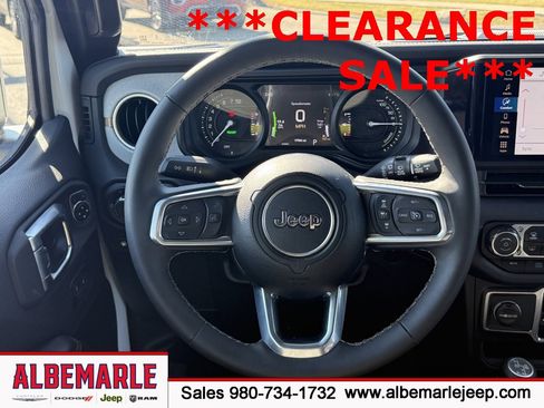 Used 2025 Jeep Wrangler Unlimited Sahara w/ Safety Group image 39