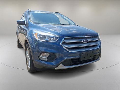 Used 2018 Ford Escape SE w/ SE Sync 3 Package image 2