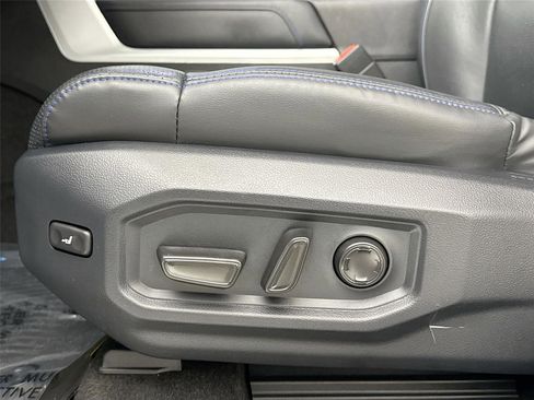 Used 2023 Toyota Tundra Platinum w/ Advanced Package image 31