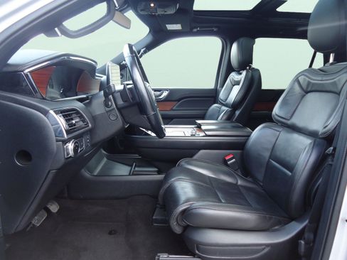 Used 2018 Lincoln Navigator Select w/ Cargo Package image 24