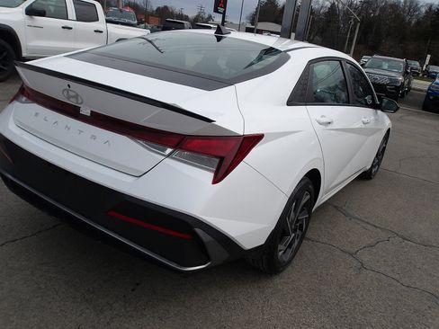 Certified 2025 Hyundai Elantra Sport image 7