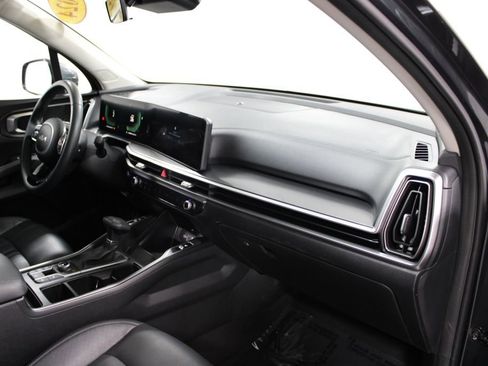 Used 2024 Kia Sorento S image 23