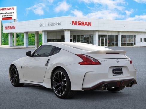 Used 2017 Nissan 370Z NISMO image 3