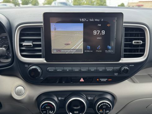 Used 2020 Hyundai Venue FWD image 23