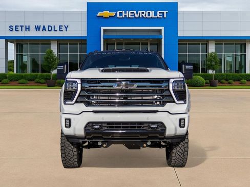 Used 2025 Chevrolet Silverado 3500 High Country w/ High Country Premium Package AWD/4WD image 2