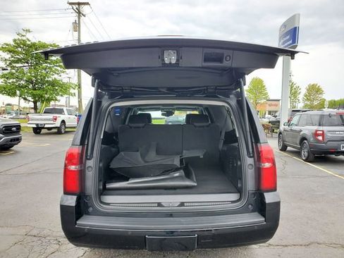 Used 2020 Chevrolet Suburban LT w/ Luxury Package AWD/4WD image 28