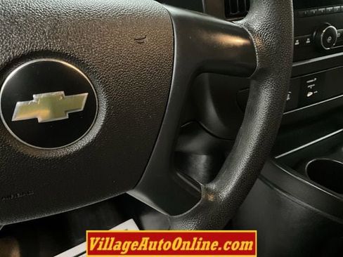 Used 2014 Chevrolet Express 2500 image 17
