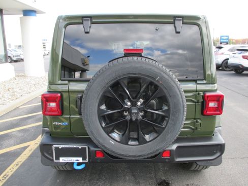 Used 2023 Jeep Wrangler Unlimited Sahara w/ Cold Weather Group image 4