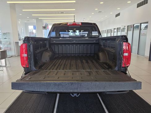 Used 2022 Chevrolet Colorado Z71 AWD/4WD image 9
