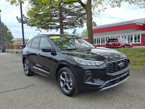 Certified 2023 Ford Escape ST-Line w/ Tech Pack #1 AWD/4WD image 4