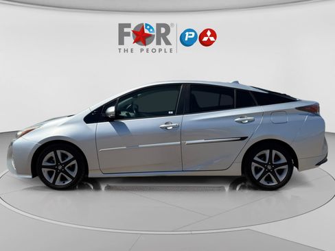 Used 2016 Toyota Prius Three Touring FWD image 2
