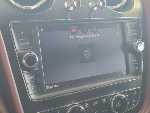 Used 2020 Bentley Bentayga image 32