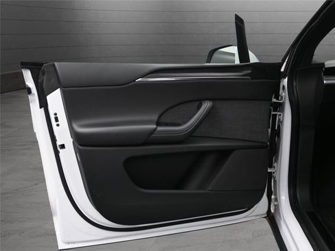 Used 2023 Tesla Model X image 10