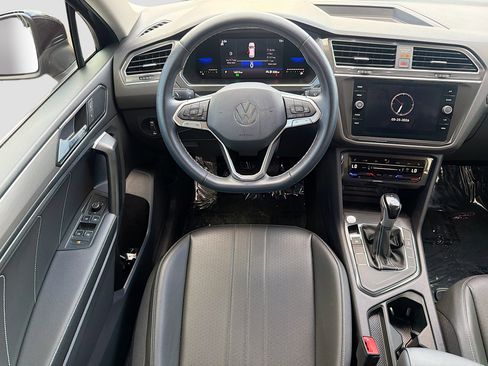 Used 2023 Volkswagen Tiguan SE image 15