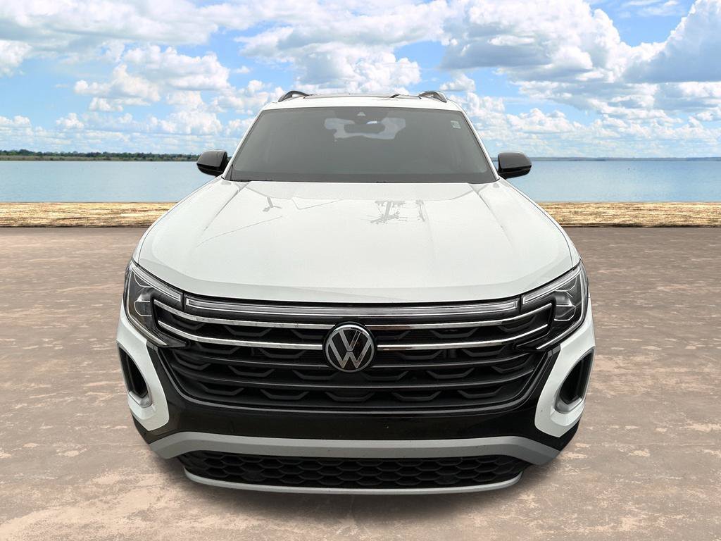 Used 2024 Volkswagen Atlas Peak Edition SE AWD/4WD image 2