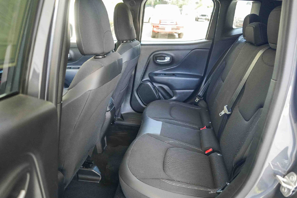 Used 2023 Jeep Renegade Altitude AWD/4WD image 18