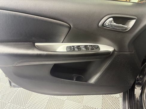Used 2020 Dodge Journey SE w/ SE Popular Equipment Group FWD image 15