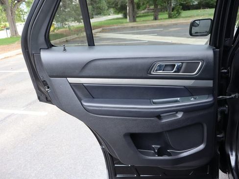 Used 2018 Ford Explorer XLT AWD/4WD image 26