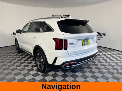 Used 2023 Kia Sorento EX w/ Panoramic Sunroof Package image 8