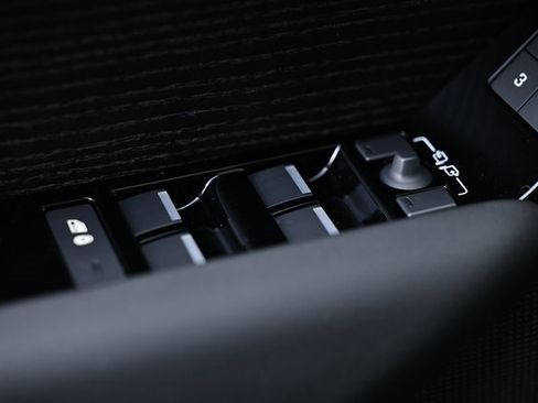 New 2026 Land Rover Range Rover Velar S image 21