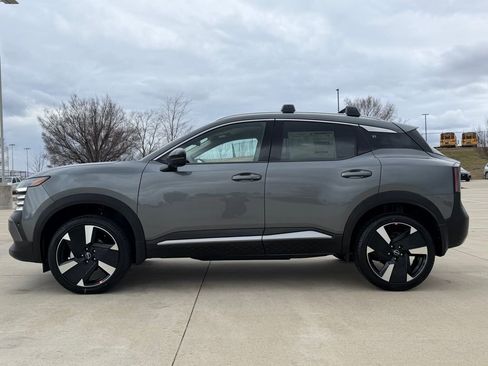 New 2026 Nissan Kicks SR image 7