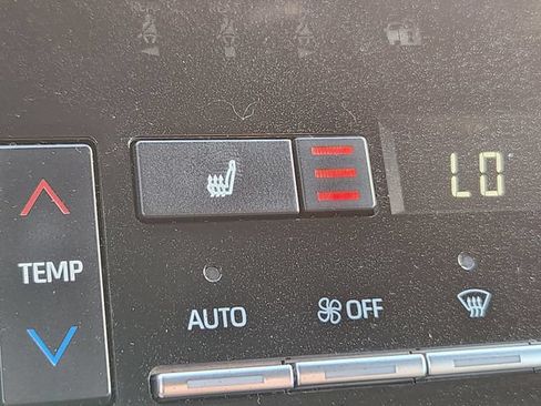 Used 2022 Toyota Avalon XLE FWD image 23
