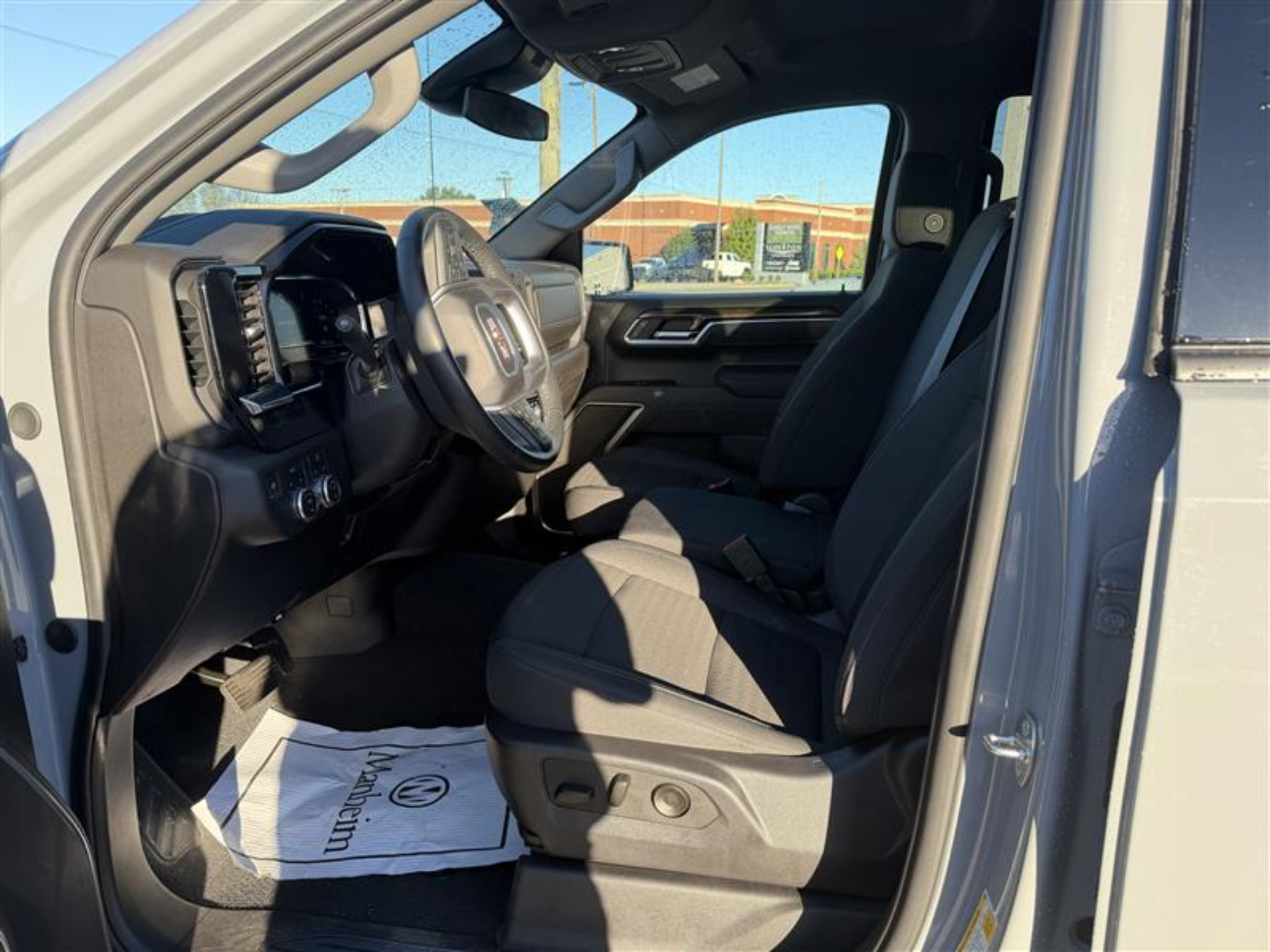 Used 2024 GMC Sierra 1500 Elevation AWD/4WD image 2